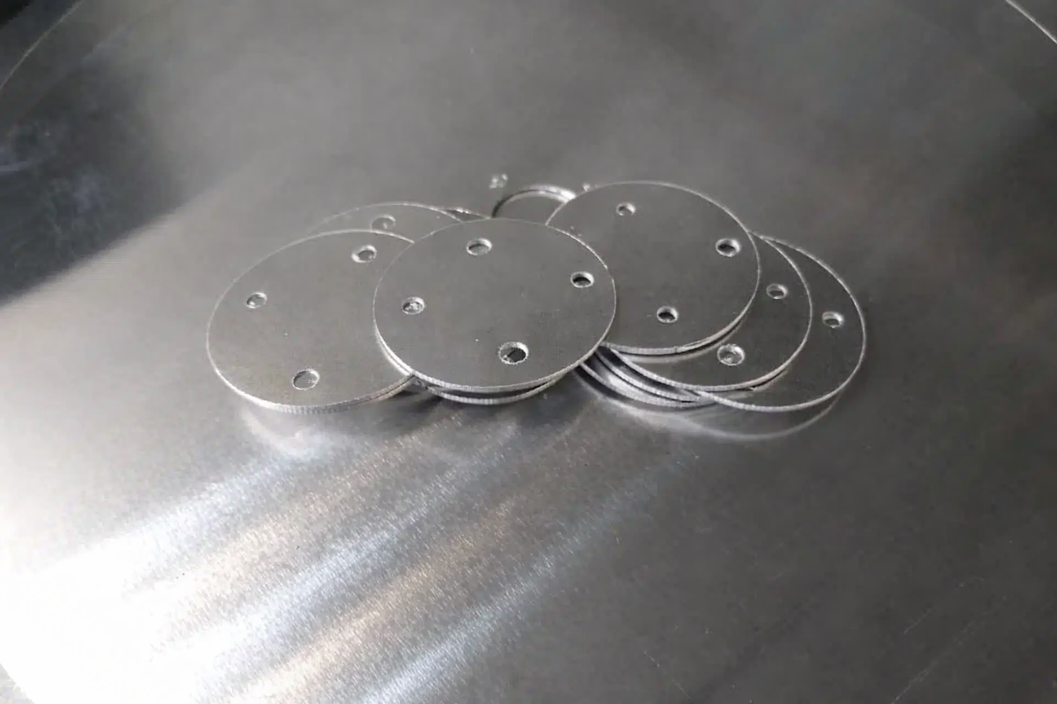 Особенности лазерной резки алюминиевых сплавов в производстве в {CITY_PR}